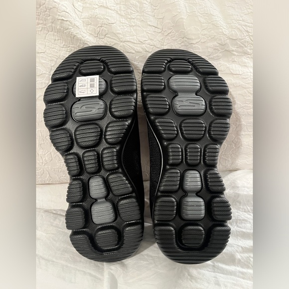 NWT Skechers Ultra Go GoWalk air-cooled Goga Mat women’s sneakers Black size 7 - Picture 5 of 9